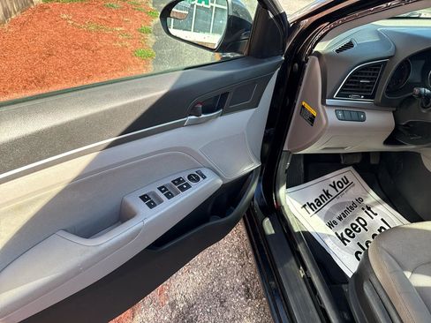 Used 2017 Hyundai Elantra SE FWD image 9