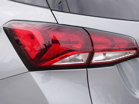 Used 2024 Chevrolet Equinox LT image 17