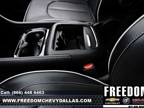 Used 2025 Chrysler Pacifica Limited image 31