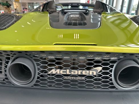 Used 2025 McLaren Artura Spider image 10