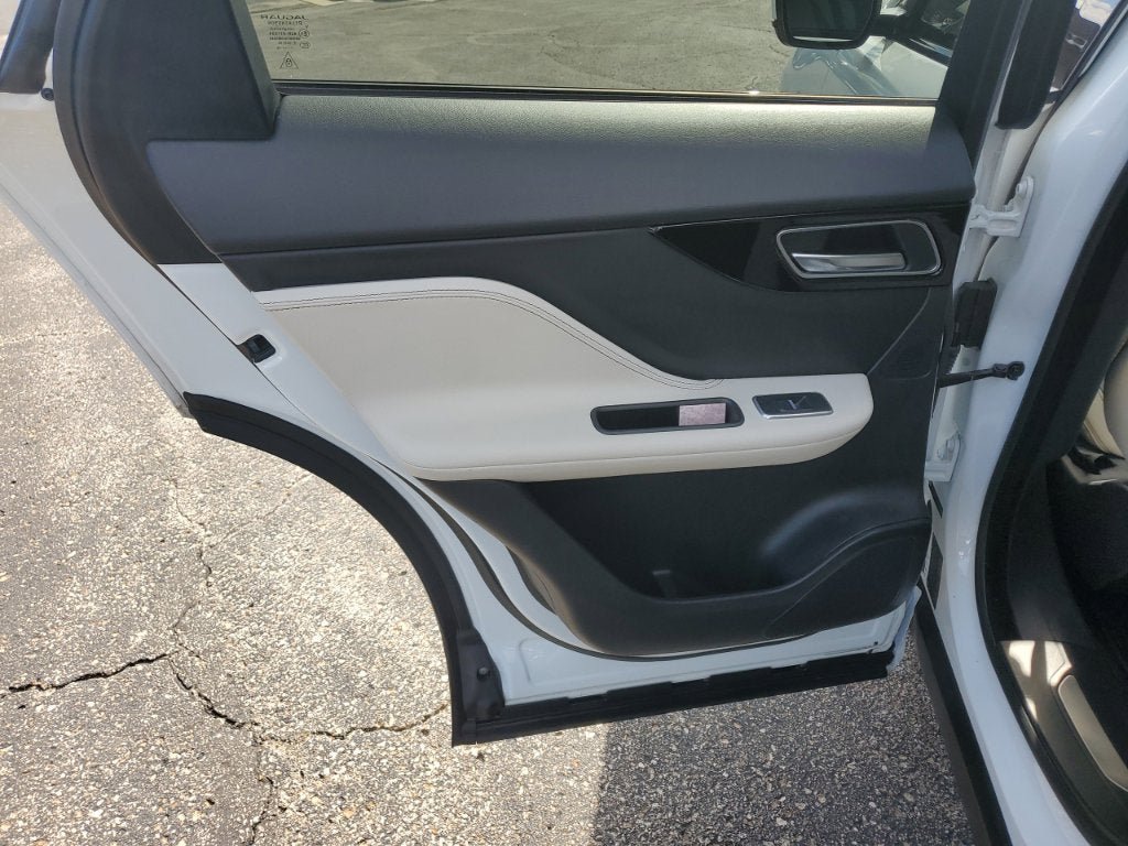 Used 2019 Jaguar F-PACE S AWD/4WD image 32