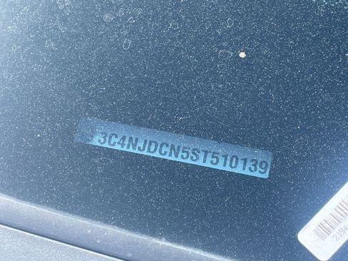 Used 2025 Jeep Compass Limited image 30