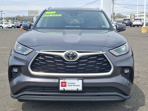 Used 2025 Toyota Highlander XLE AWD/4WD image 2