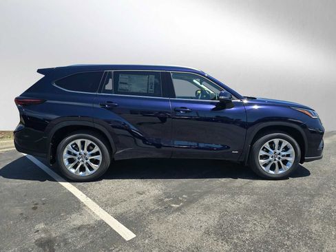 New 2026 Toyota Highlander Limited AWD/4WD image 2