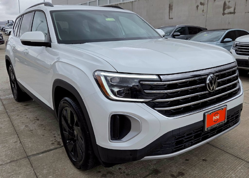 Certified 2026 Volkswagen Atlas SE FWD image 2