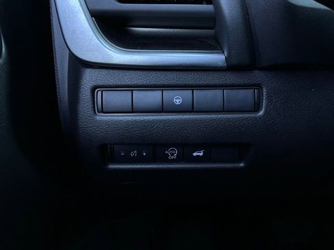 Used 2025 Nissan Rogue SV image 22