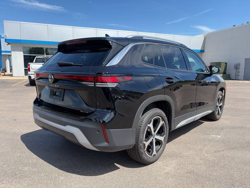 Used 2026 Volkswagen Tiguan SE AWD/4WD image 3