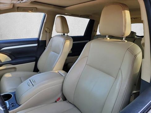 Used 2017 Toyota Highlander XLE FWD image 10