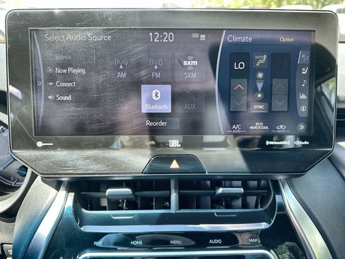 Used 2021 Toyota Venza Limited image 13