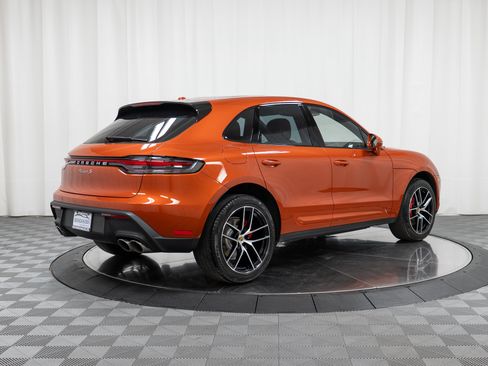 Certified 2024 Porsche Macan S AWD/4WD image 7