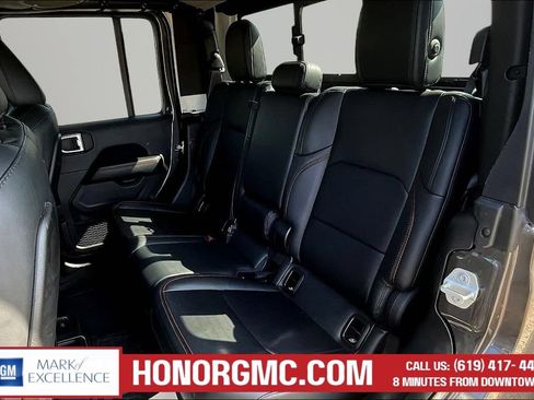 Used 2024 Jeep Gladiator Rubicon w/ Technology Group AWD/4WD image 22