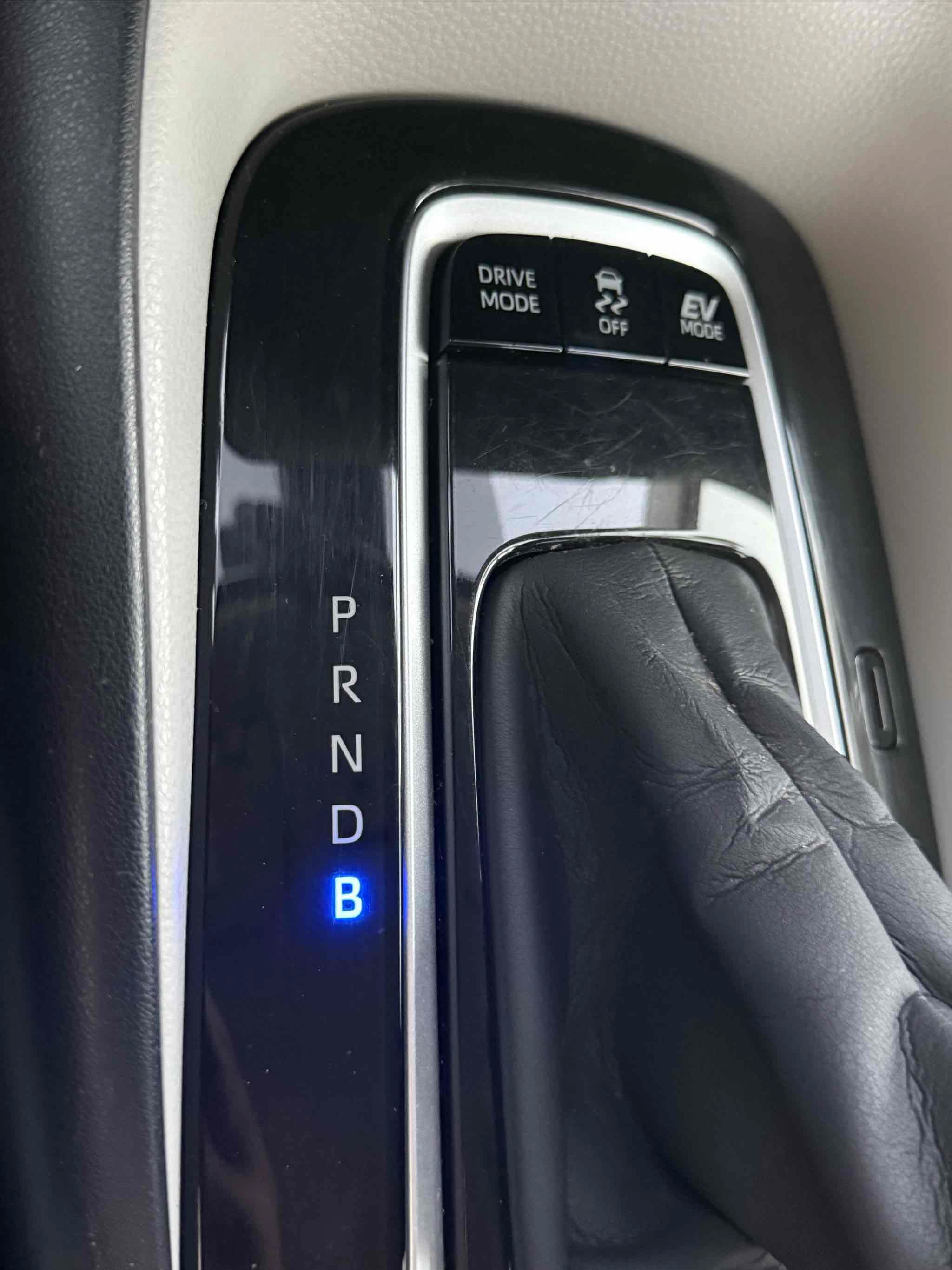 Used 2020 Toyota Corolla LE FWD image 44