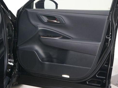 Used 2024 Toyota Crown Platinum image 9