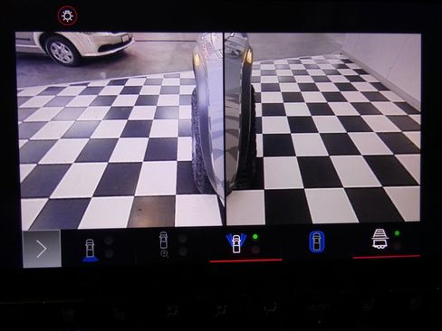 Used 2023 GMC Canyon AT4X image 17