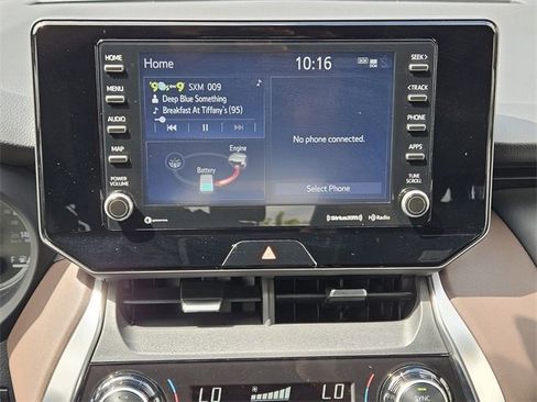 Used 2022 Toyota Venza XLE image 15