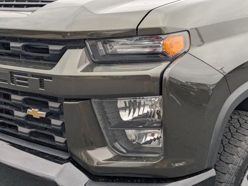 Used 2022 Chevrolet Silverado 2500 Custom w/ Custom Value Package image 12