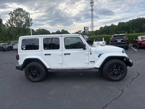 Used 2021 Jeep Wrangler Unlimited Sahara AWD/4WD image 9