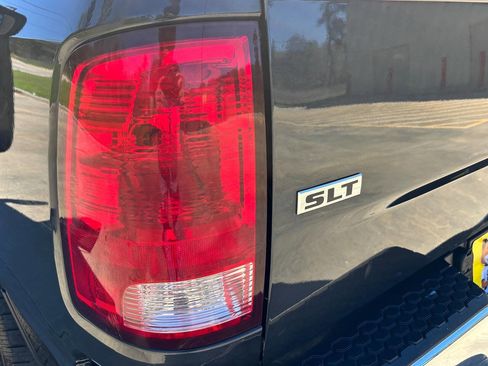 Used 2018 RAM 1500 Classic SLT image 10