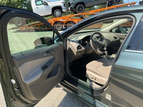 Used 2017 Chevrolet Cruze Premier FWD image 14
