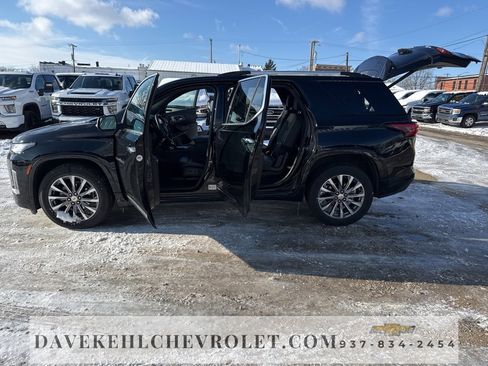 Used 2023 Chevrolet Traverse Premier image 28