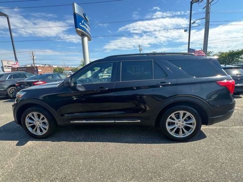 Used 2020 Ford Explorer XLT w/ Equipment Group 202A AWD/4WD image 9
