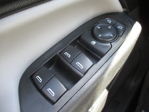 Used 2021 Chevrolet Equinox LT FWD image 29