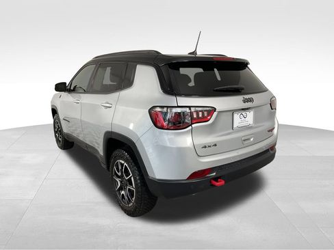 Used 2025 Jeep Compass Trailhawk AWD/4WD image 7