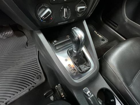 Used 2013 Volkswagen Jetta SE image 16