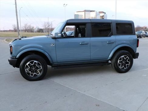 Used 2024 Ford Bronco Outer Banks image 3