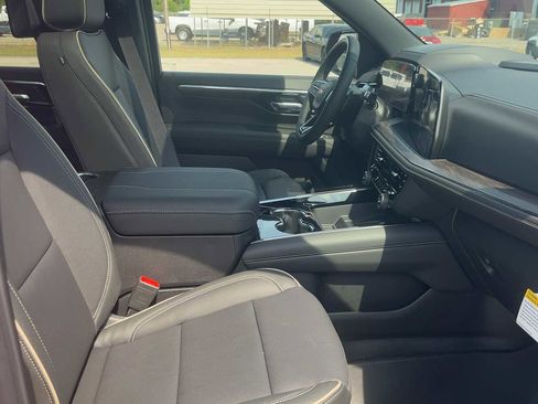 New 2026 Chevrolet Suburban Premier AWD/4WD image 32