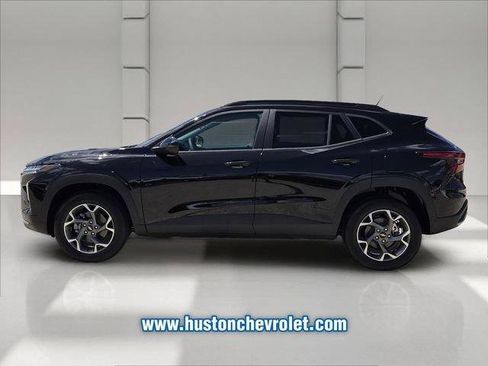 New 2026 Chevrolet Trax LT FWD image 2
