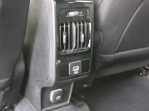 Used 2024 Jeep Compass Latitude image 17