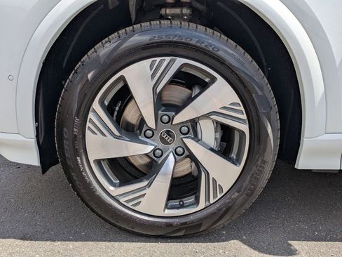 New 2025 Audi Q6 e-tron Premium Plus AWD/4WD image 13