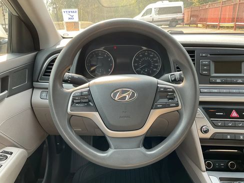 Used 2017 Hyundai Elantra SE FWD image 15