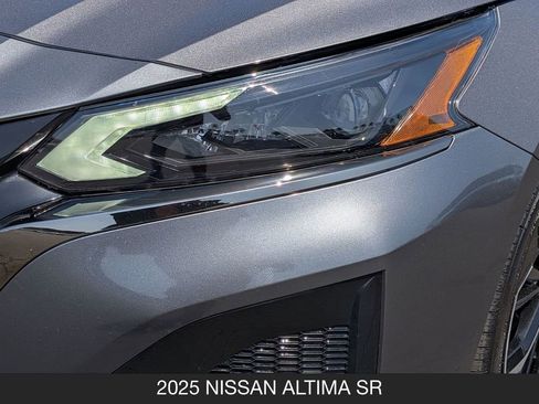 Certified 2025 Nissan Altima 2.5 SR FWD image 10