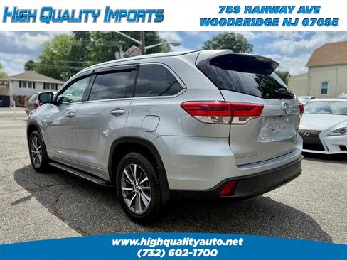 Used 2018 Toyota Highlander XLE AWD/4WD image 5