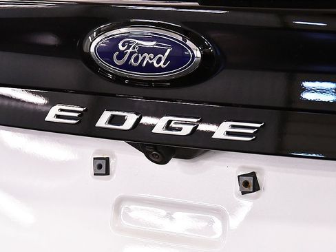 Used 2022 Ford Edge Titanium AWD/4WD image 12