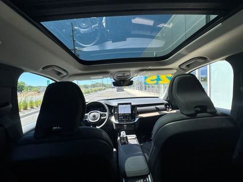 Certified 2025 Volvo XC90 B6 Plus AWD/4WD image 18