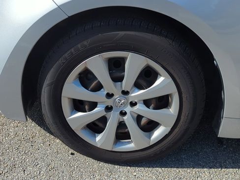 Used 2021 Toyota Corolla LE image 9