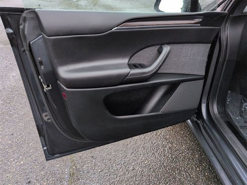 Used 2024 Tesla Model X image 9