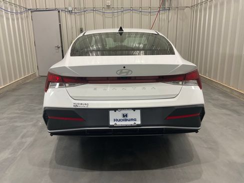 Used 2024 Hyundai Elantra SEL FWD image 22