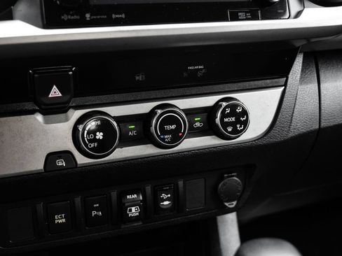 Used 2018 Toyota Tacoma SR5 RWD image 22