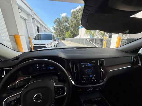 Used 2025 Volvo V60 B5 Cross Country Plus image 33