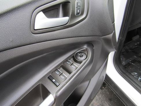 Used 2019 Ford Escape SE image 15