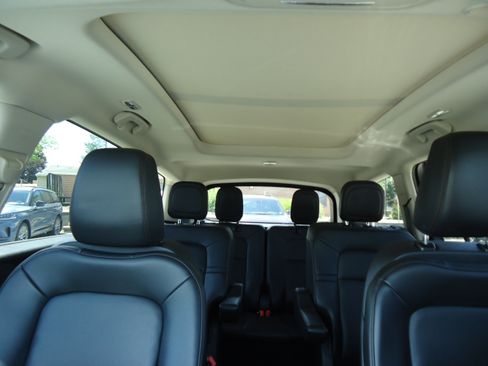 Used 2023 Lincoln Aviator AWD w/ Premium Package image 30