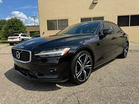 Used 2020 Volvo S60 T5 R-Design FWD image 3