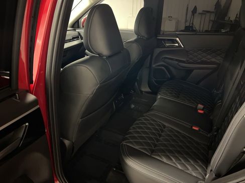 Used 2024 Mitsubishi Outlander SEL image 11