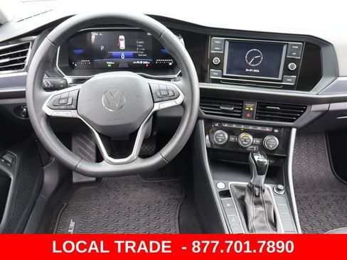 Used 2024 Volkswagen Jetta SE FWD image 18