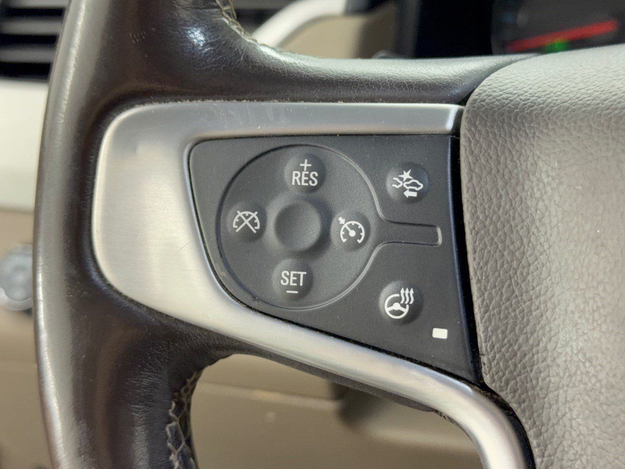 Used 2020 GMC Yukon XL SLT w/ Premium Edition RWD image 18