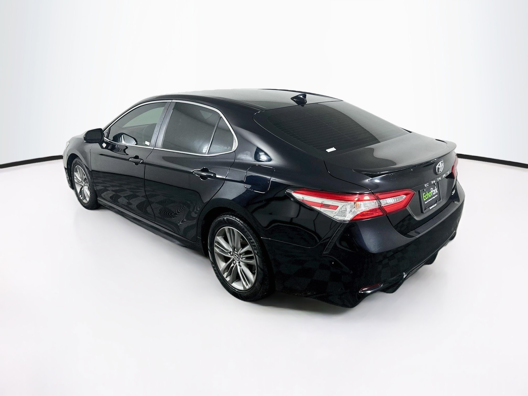 Used 2020 Toyota Camry SE w/ Carpet Mat Package FWD image 5